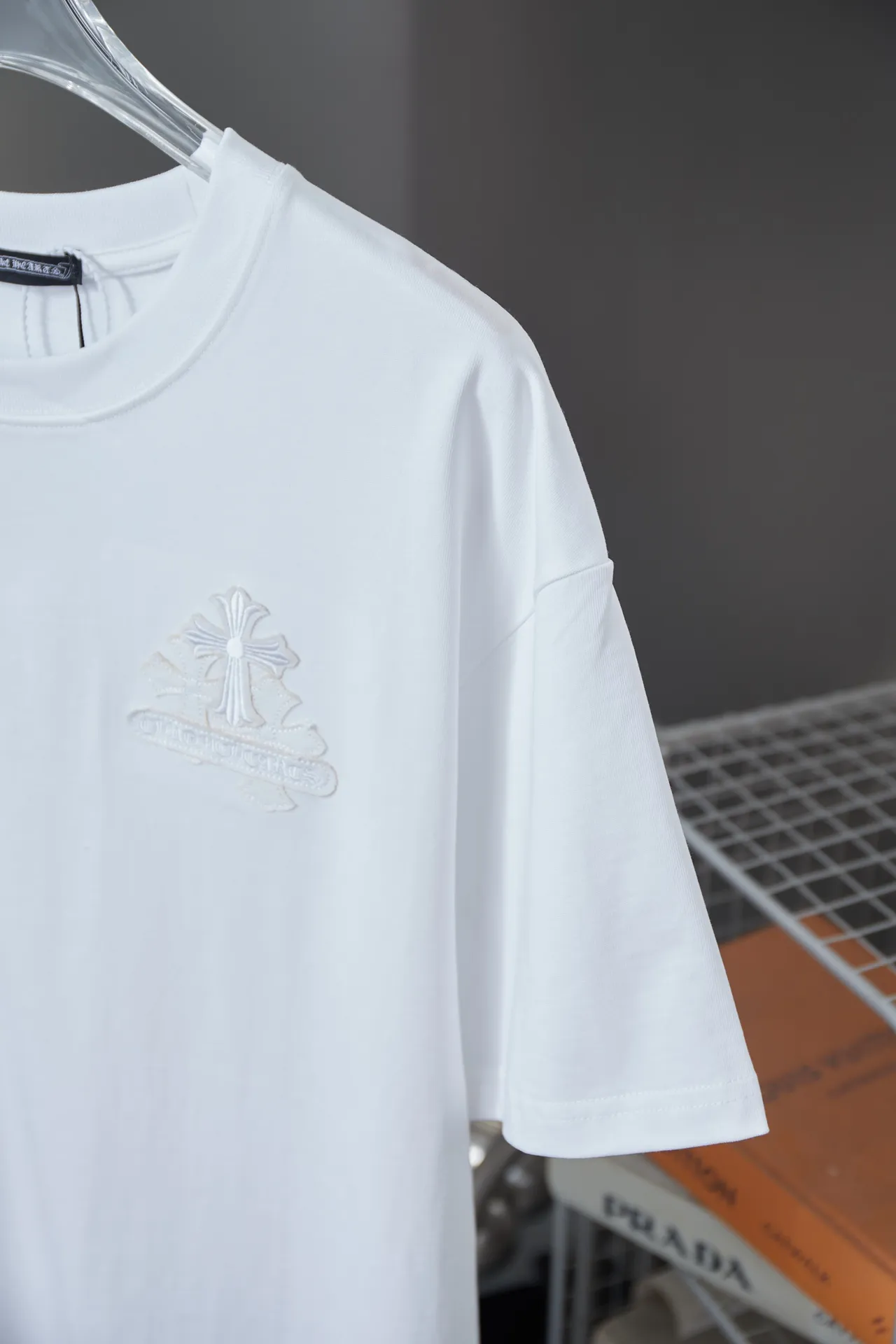 🅿️220 Ch*ome Hearte 25SS early spring new style, appliqué embroidered heart cross short sleeves, light luxury, essential item for daily commuting for men and women, correct version, welcome to compare, detailed features · 320g 100% pure cotton double yarn jersey fabric · Custom dyed in the same vat, special thickened 32 pieces double-strand 1X1 thread · Imported Tajima machine embroidery tatami embroidery ➕This cloth patch embroidery · Collar, cuffs, and hem are hand-frayed · Double-needle stitching across seams · Original main mark, washed tag, branded moisture-proof paper packaging Color: Black/White/Pink Size: S/M/L/XL
